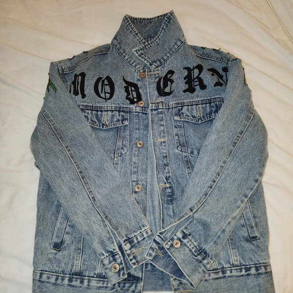 Gucci Blue Denim Jacket with Red and Green Embroidery - Picture 2 of 3